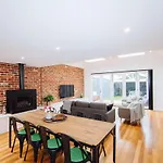 Sensational Renovated Cottage In Beautiful Seddon