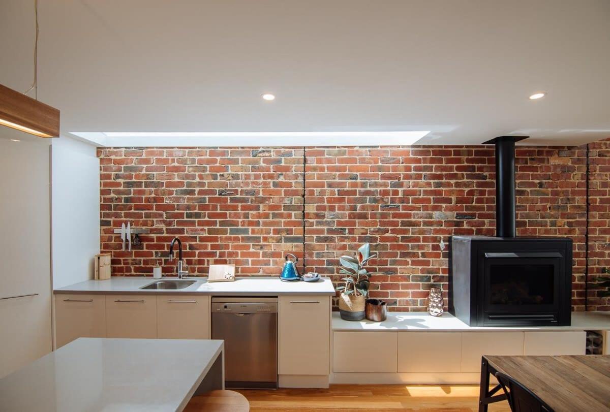 Sensational Renovated In Beautiful Seddon Holiday home Melbourne